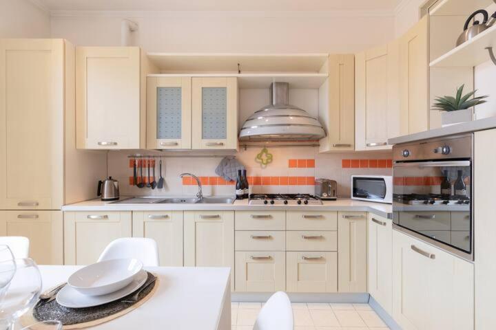 Elegant Aparment Vittorio City Center Рим Екстериор снимка