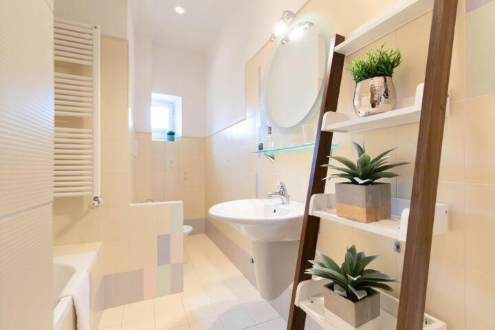 Elegant Aparment Vittorio City Center Рим Екстериор снимка