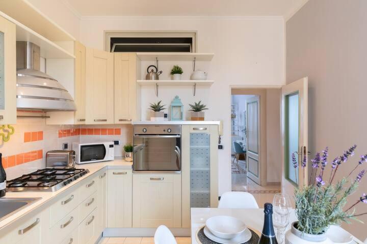 Elegant Aparment Vittorio City Center Рим Екстериор снимка