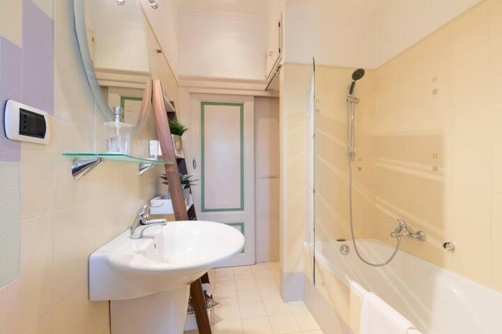 Elegant Aparment Vittorio City Center Рим Екстериор снимка