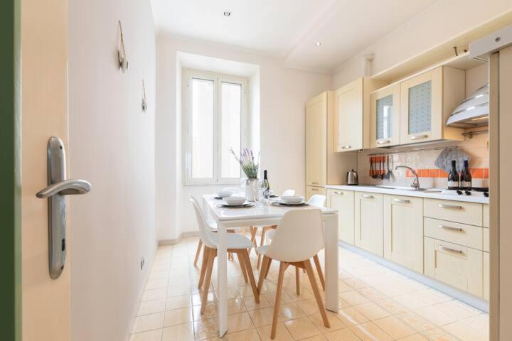 Elegant Aparment Vittorio City Center Рим Екстериор снимка